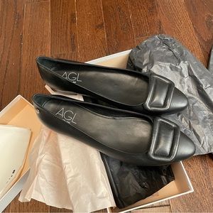 NIB black leather ballet flats